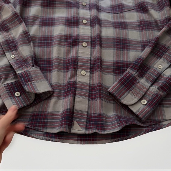 UNTUCKit Hyland Plaid Button Up Shirt Mens Small Gray Red Blue Flannel - Picture 3 of 8